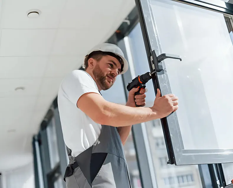 Монтажник окон и дверей